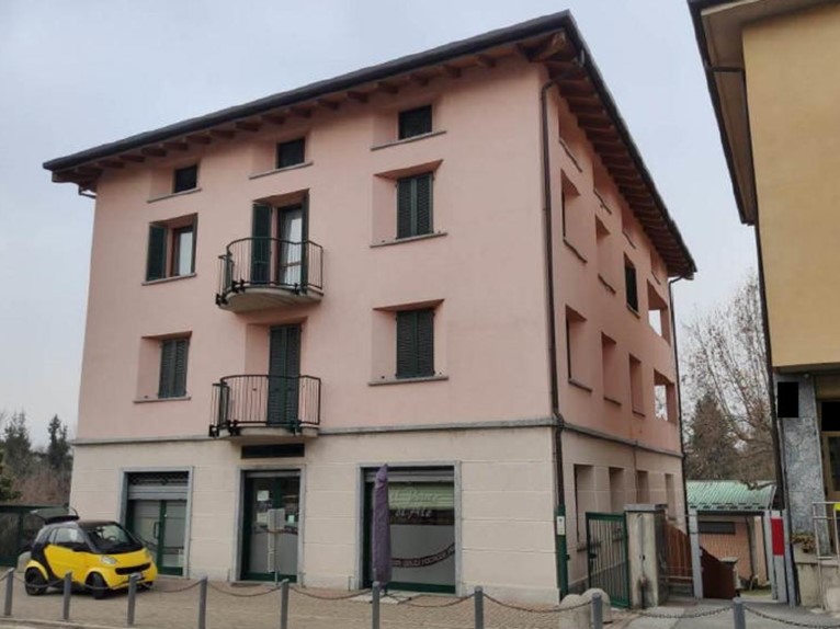 Trilocale in Vendita a Merone, 51'000&euro;, 71 m²