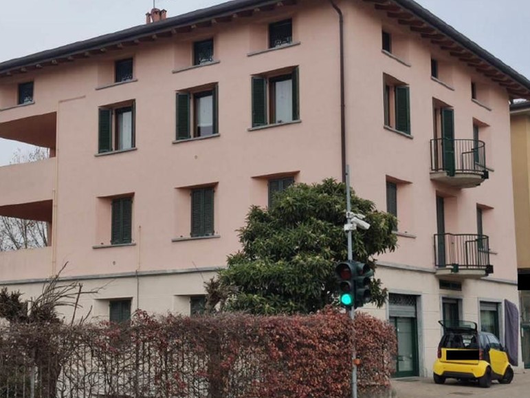 Appartamento in Vendita a Merone, 105'750&euro;, 126 m², con Box