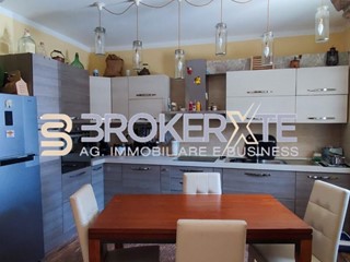 Quadrilocale in Vendita a Massa, zona Romagnano, 189'000&euro;, 80 m², arredato