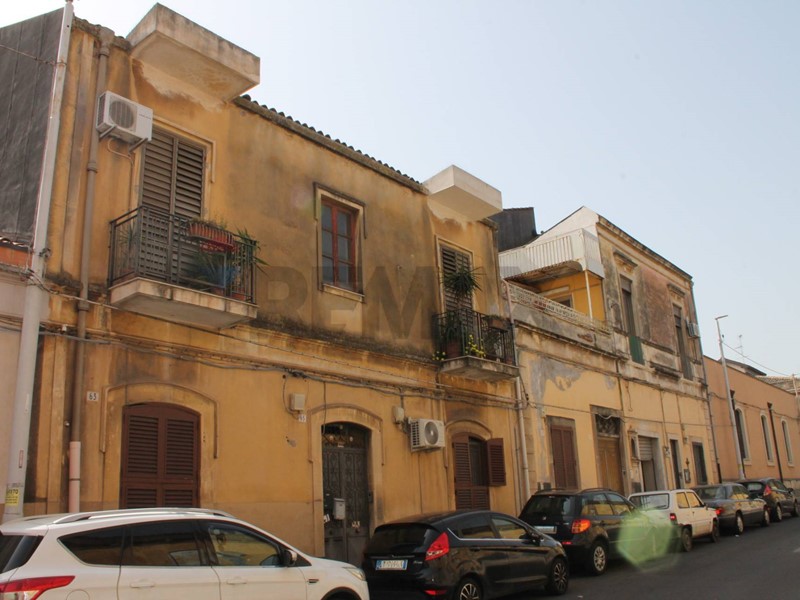 Appartamento in Vendita a Catania, 150'000&euro;, 130 m²