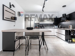 Appartamento in Vendita a Motta Sant'Anastasia, 195'000&euro;, 164 m²