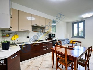 Trilocale in Vendita a Rogeno, 129'000&euro;, 74 m²