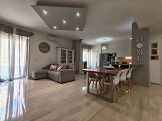 Appartamento in Vendita a Parabita, 140'000&euro;, 130 m²