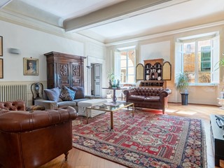 Appartamento in Affitto a Lucca, 3'000&euro;, 300 m²