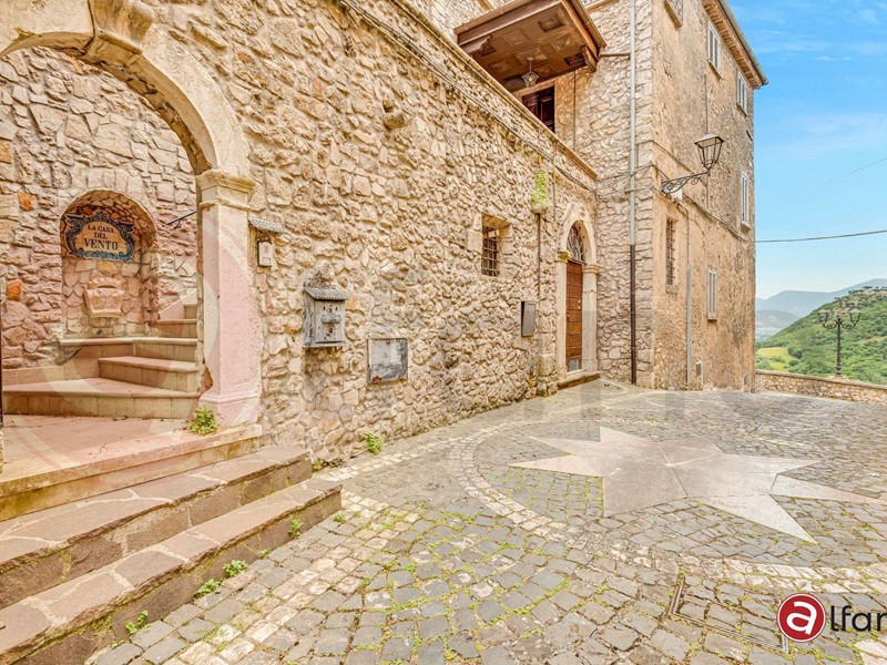Appartamento in Vendita a Falvaterra, 250'000&euro;, 430 m²