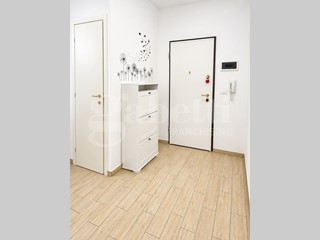 Trilocale in Vendita a Casalecchio di Reno, 179'000&euro;, 68 m², arredato