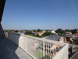 Trilocale in Vendita a Marnate, 177'000&euro;, 84 m², con Box