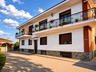 Appartamento in Vendita a Druento, 165'000&euro;, 124 m², con Box