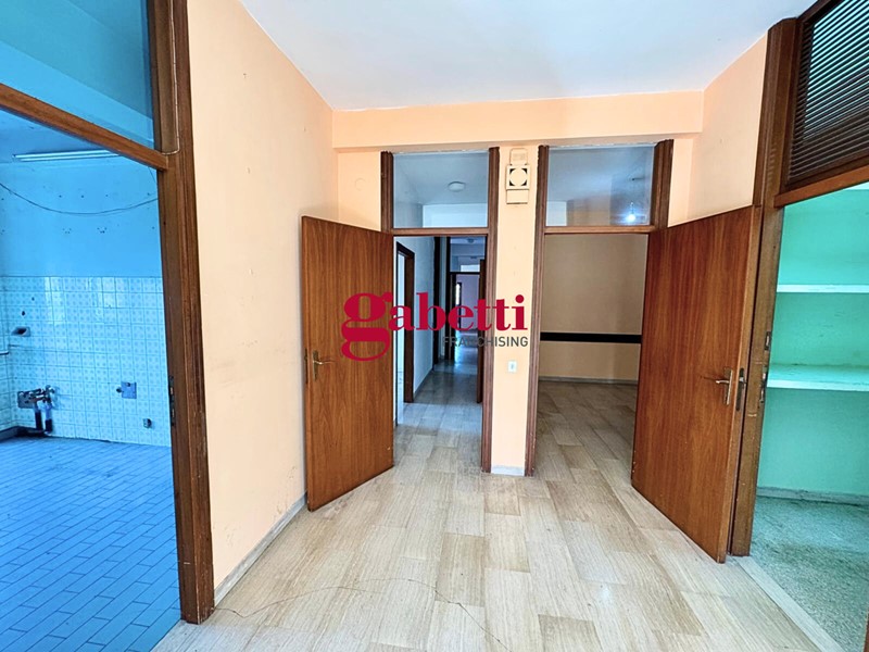 Appartamento in Vendita a Fano, 450'000&euro;, 265 m², con Box
