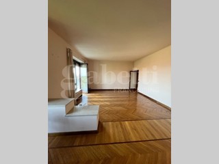 Appartamento in Vendita a Biella, 350'000&euro;, 255 m²