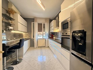 Trilocale in Vendita a Modena, 180'000&euro;, 113 m², con Box