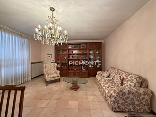 Trilocale in Vendita a Fontaneto d'Agogna, 145'000&euro;, 153 m²