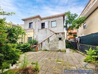 Quadrilocale in Vendita a Rimini, zona Regioni, 235'000&euro;, 111 m²