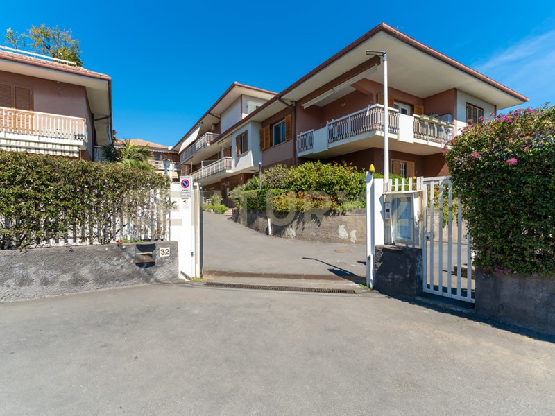 Quadrilocale in Vendita a Aci Castello, 185'000&euro;, 101 m², con Box