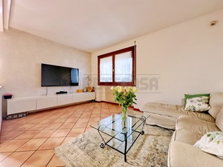 Appartamento in Vendita a Montecchio Maggiore, 180'000&euro;, 130 m², con Box