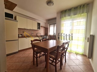 Trilocale in Affitto a Catanzaro, zona Lido Porto, 550&euro;, 80 m², arredato