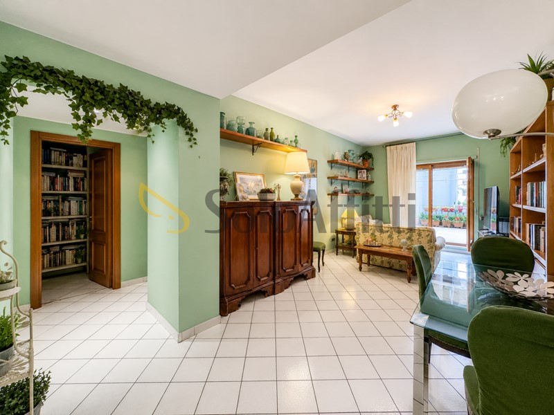 Quadrilocale in Affitto a Napoli, zona Arenella, 1'200&euro;, 110 m²