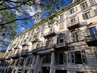 Appartamento in Affitto a Torino, 2'200&euro;, 200 m²