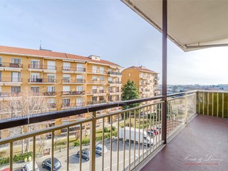 Appartamento in Vendita a Moncalieri, 360'000&euro;, 175 m²