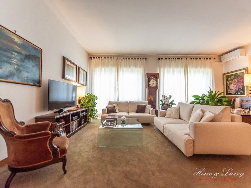 Appartamento in Vendita a Torino, 210'000&euro;, 170 m²