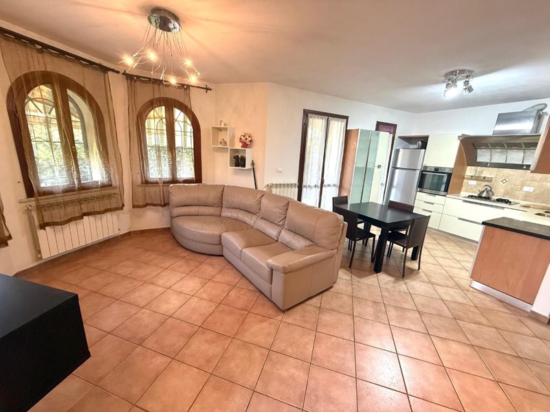 Quadrilocale in Vendita a Luni, zona Dogana, 295'000&euro;, 85 m², arredato, con Box