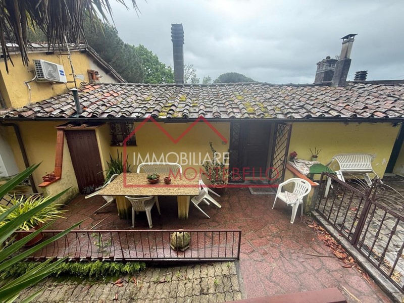 Trilocale in Vendita a Camaiore, zona Capezzano Pianore, 180'000&euro;, 87 m², arredato