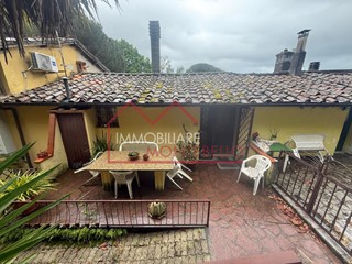 Trilocale in Vendita a Camaiore, zona Capezzano Pianore, 180'000&euro;, 87 m², arredato
