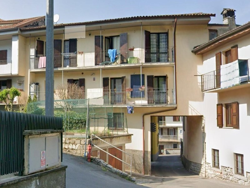 Quadrilocale in Vendita a Pradalunga, 107'250&euro;, 148 m², con Box