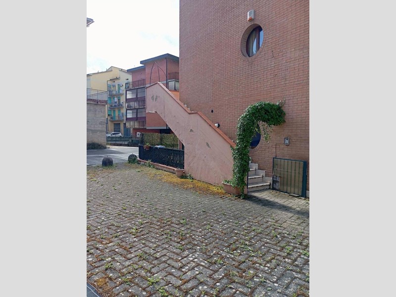 Bilocale in Vendita a Poggibonsi, 160'000&euro;, 60 m², arredato, con Box