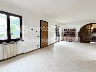 Quadrilocale in Vendita a Lucca, zona Nave, 239'000&euro;, 95 m², arredato