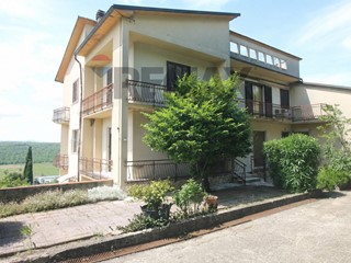 Quadrilocale in Vendita a Laterina Pergine Valdarno, 105'000&euro;, 133 m²