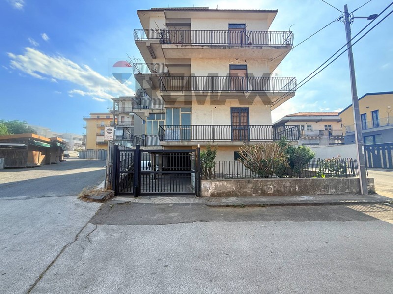 Appartamento in Vendita a Riposto, 69'000&euro;, 145 m²