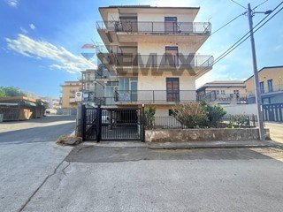Appartamento in Vendita a Riposto, 69'000&euro;, 145 m²