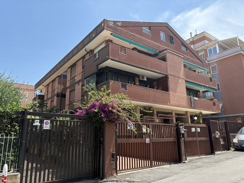 Attico in Vendita a Roma, 520'000&euro;, 163 m²
