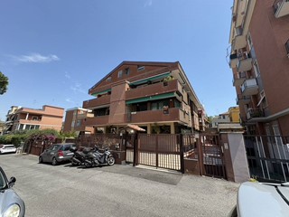 Attico in Vendita a Roma, 550'000&euro;, 163 m²
