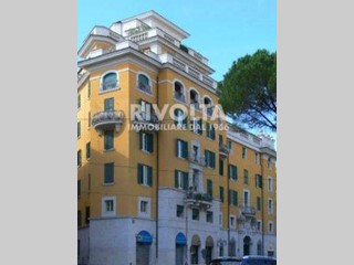 Appartamento in Vendita a Roma, 207 m²