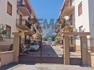Appartamento in Vendita a Palermo, 125'000&euro;, 116 m²