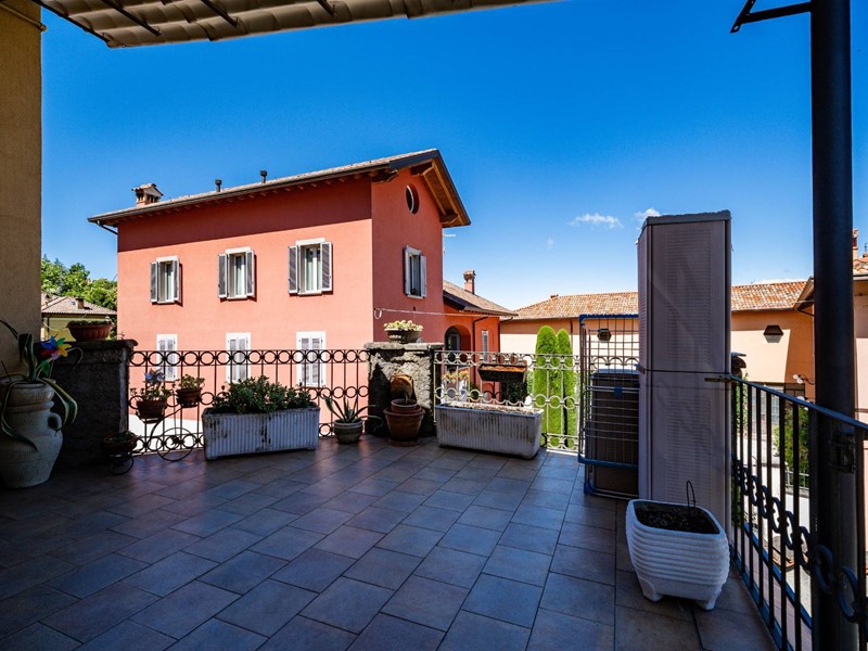 Trilocale in Vendita a Castello di Brianza, 135'000&euro;, 129 m²