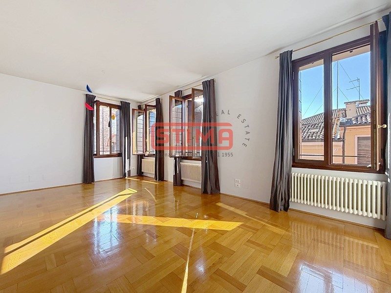 Attico in Affitto a Treviso, 1'700&euro;, 135 m²