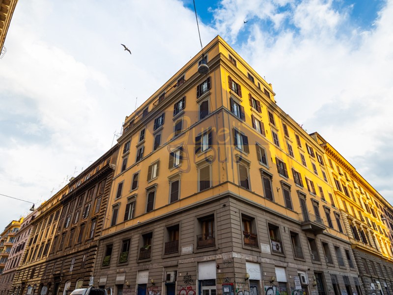 Trilocale in Vendita a Roma, zona Esquilino, 450'000&euro;, 112 m²