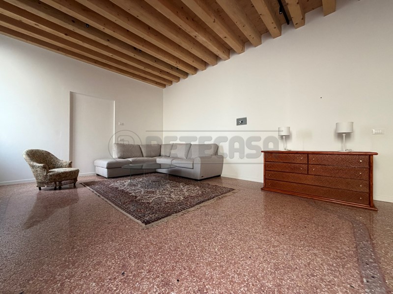 Appartamento in Affitto a Bassano del Grappa, 1'250&euro;, 120 m², arredato