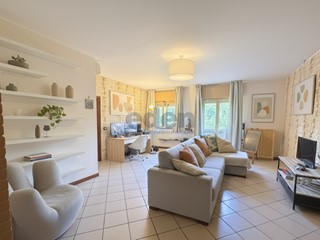 Trilocale in Vendita a Modena, zona Villaggio Giardino, 225'000&euro;, 120 m², con Box