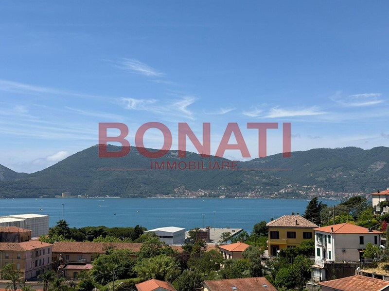Appartamento in Vendita a La Spezia, zona Periferia Est, 580'000&euro;, 150 m², con Box