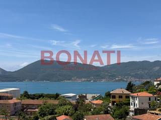 Appartamento in Vendita a La Spezia, zona Periferia Est, 580'000&euro;, 150 m², con Box