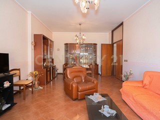 Appartamento in Vendita a Belpasso, 150'000&euro;, 138 m², con Box