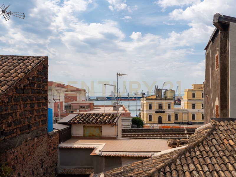 Trilocale in Vendita a Catania, 88'000&euro;, 70 m², arredato