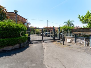 Bilocale in Vendita a Aci Castello, 36'000&euro;, 40 m², arredato