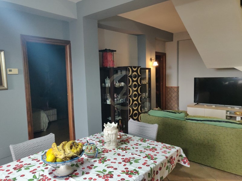 Appartamento in Vendita a Aci Sant'Antonio, zona Lavina, 156'000&euro;, 160 m²