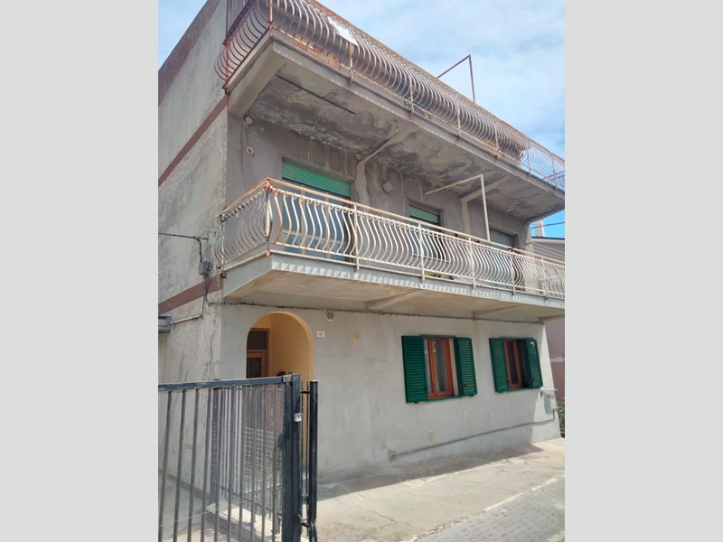 Appartamento in Vendita a Montenero di Bisaccia, 85'000&euro;, 99 m²