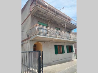 Appartamento in Vendita a Montenero di Bisaccia, 85'000&euro;, 99 m²